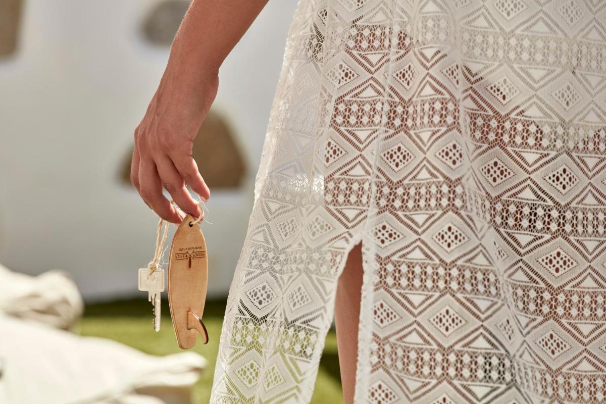 Mykonos Waves Beach House & Suites