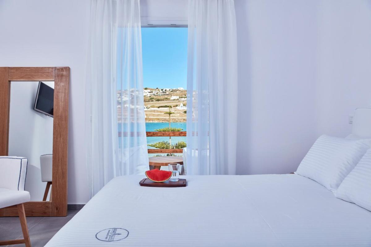 Mykonos Waves Beach House & Suites
