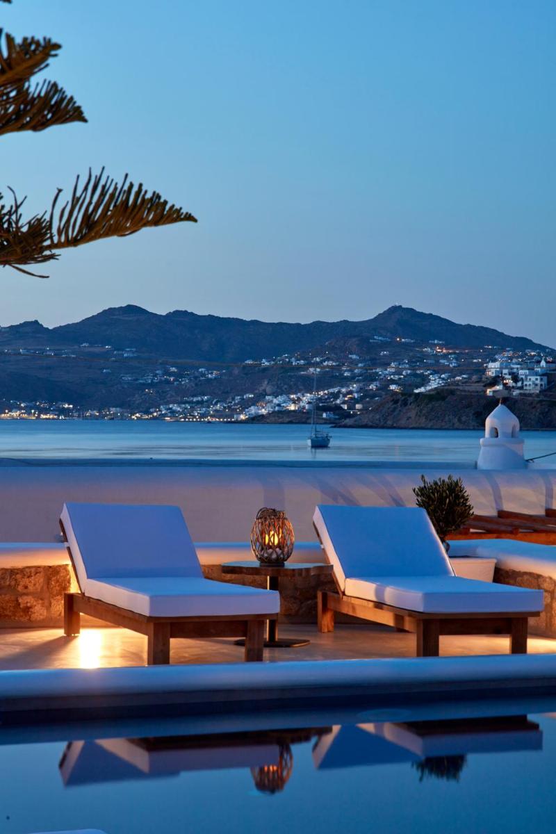 Mykonos Waves Beach House & Suites