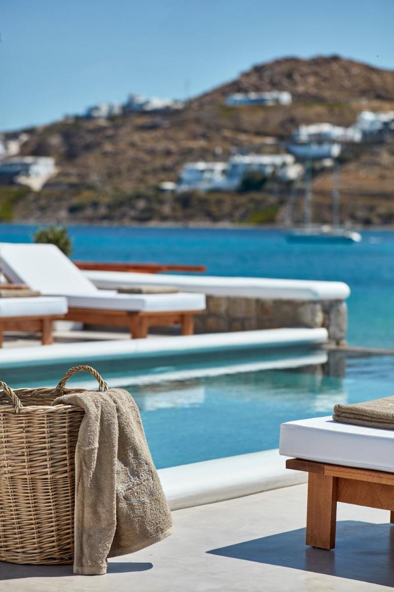 Mykonos Waves Beach House & Suites