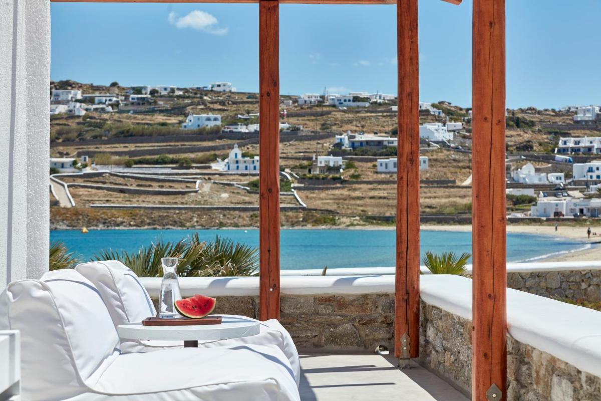 Mykonos Waves Beach House & Suites