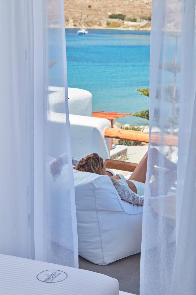 Mykonos Waves Beach House & Suites