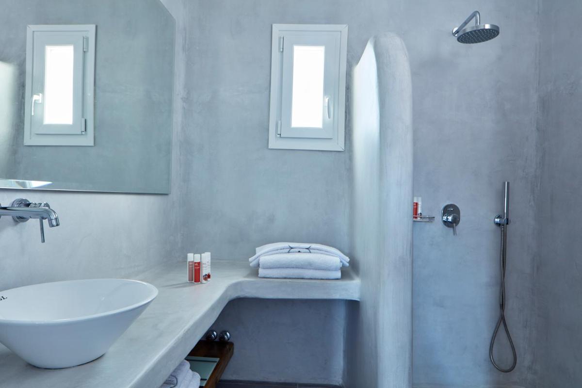 Mykonos Waves Beach House & Suites
