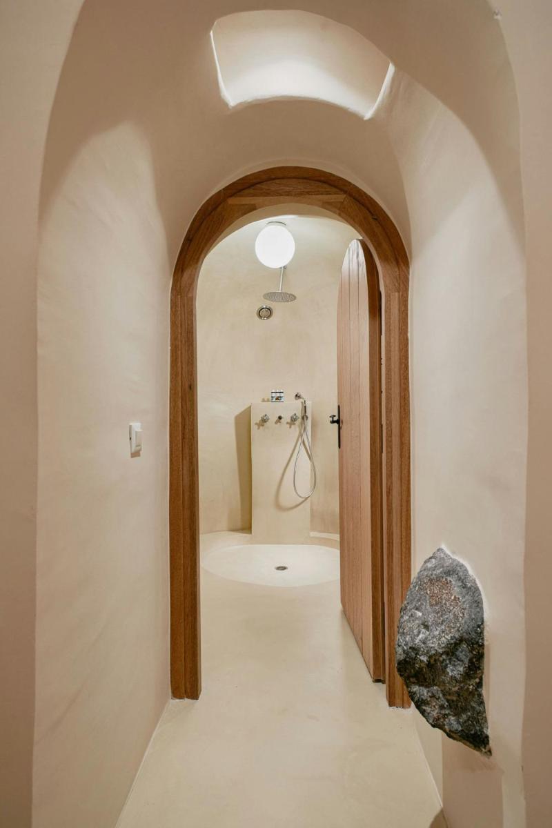 Mystique, a Luxury Collection Hotel, Santorini