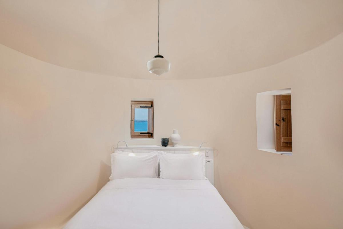 Mystique, a Luxury Collection Hotel, Santorini