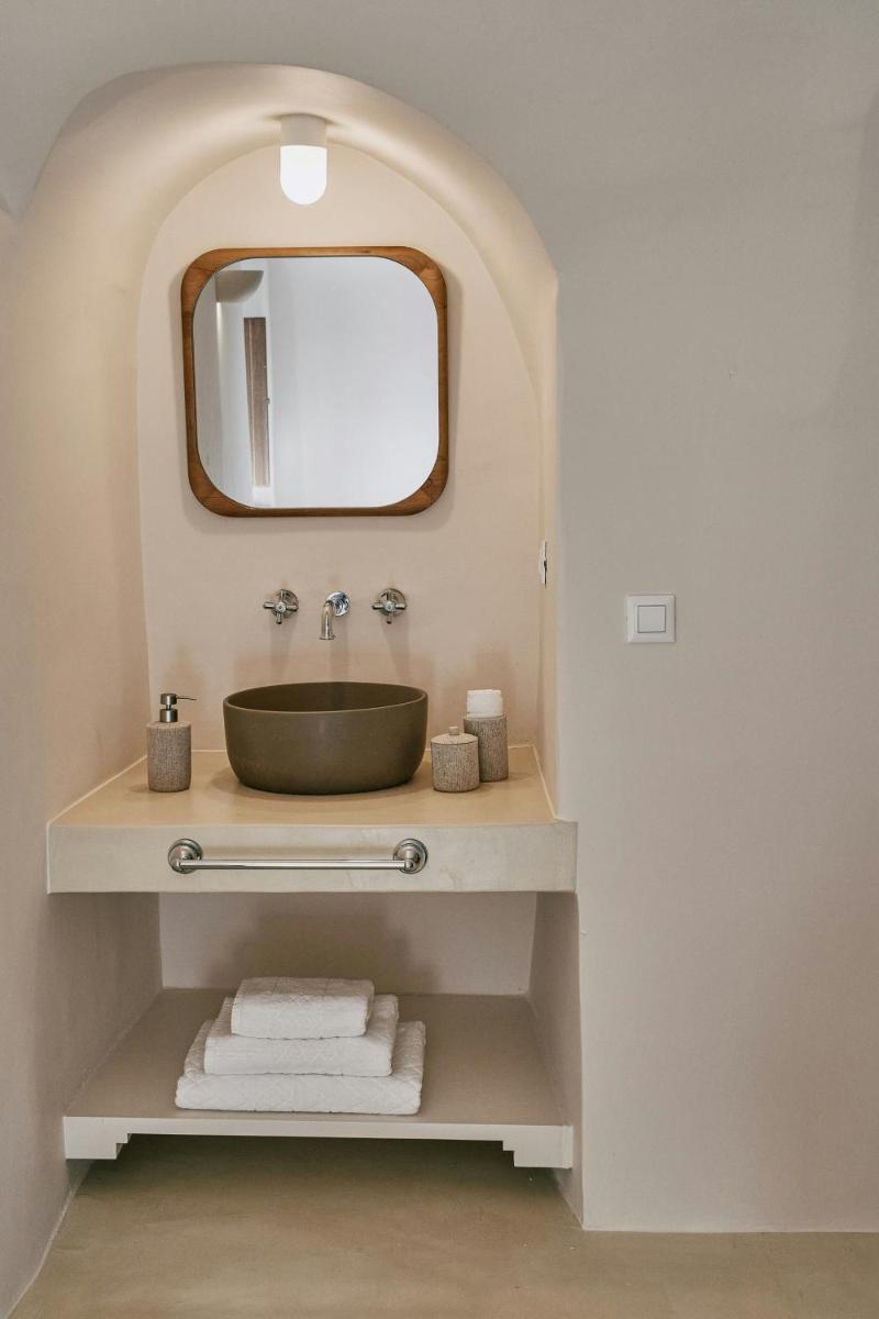 Mystique, a Luxury Collection Hotel, Santorini