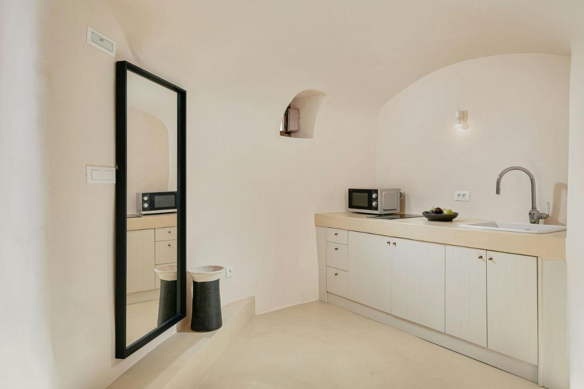 Mystique, a Luxury Collection Hotel, Santorini