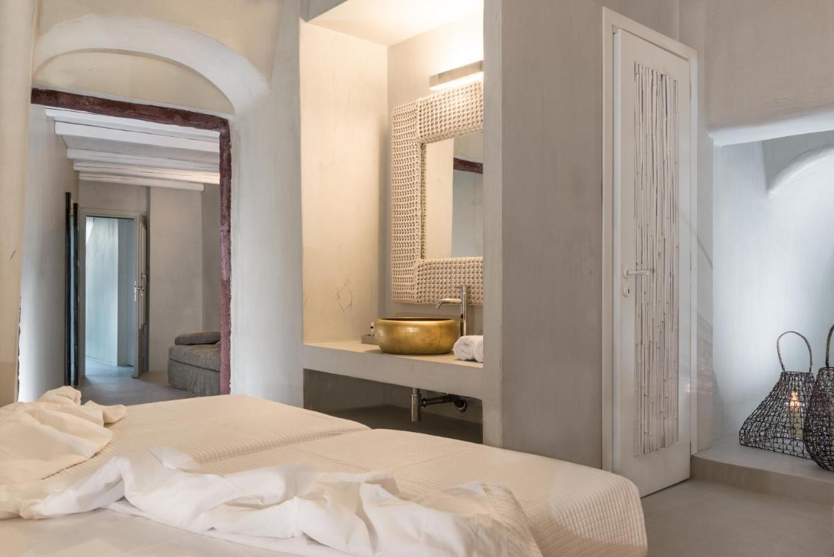 Mythical Blue Luxury Suites