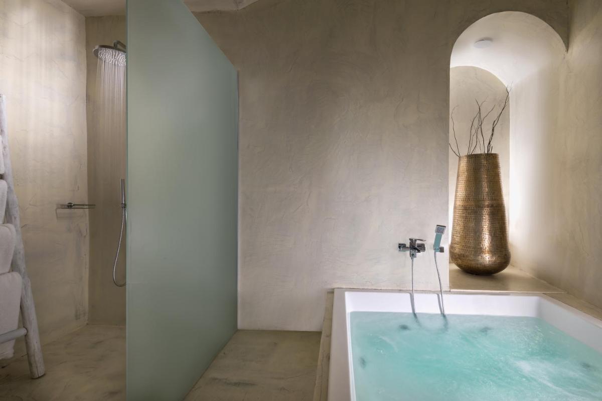 Mythical Blue Luxury Suites