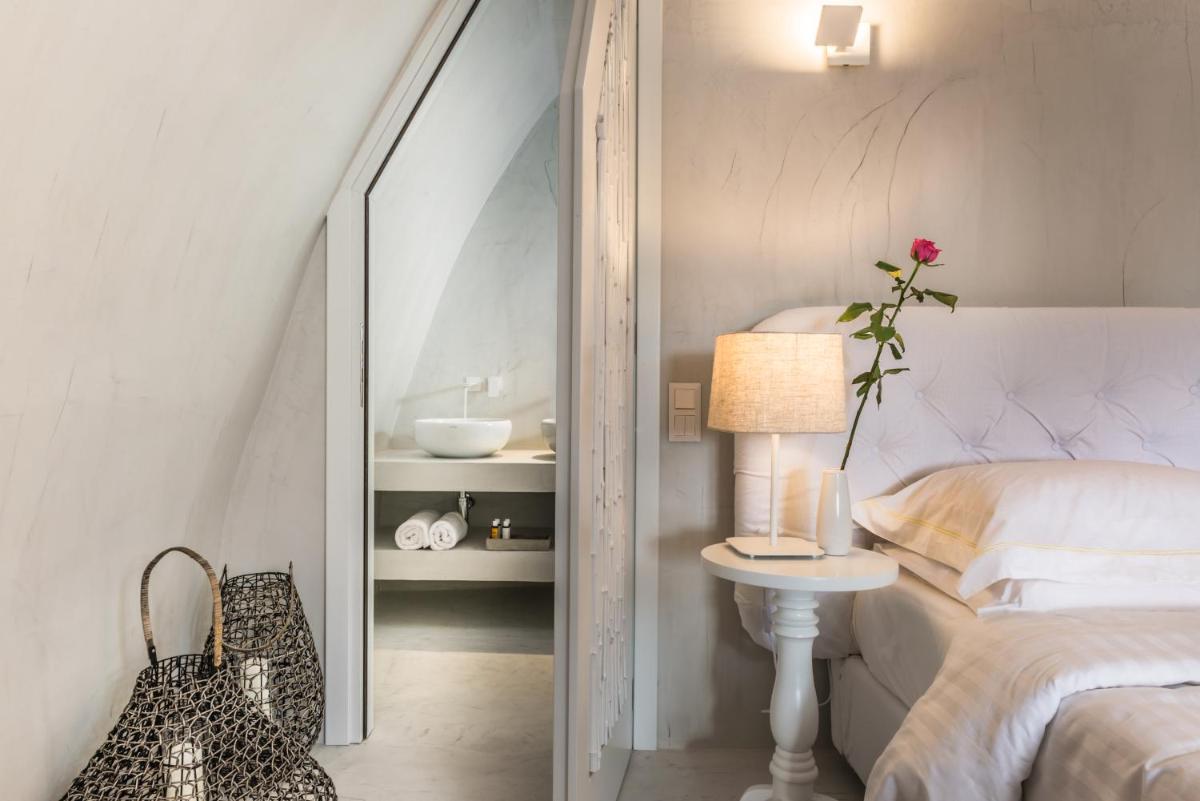 Mythical Blue Luxury Suites