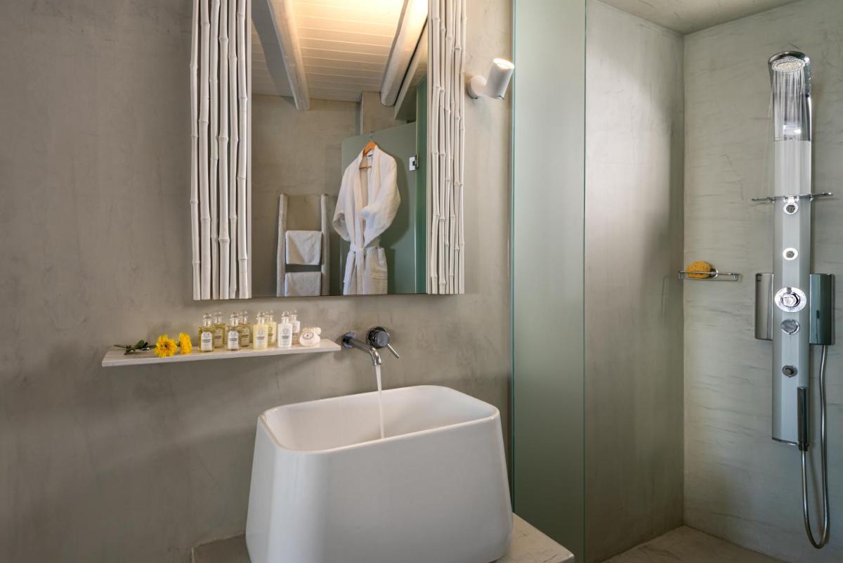 Mythical Blue Luxury Suites