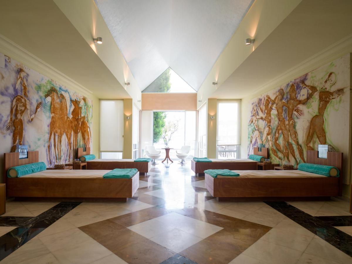 Neptune Luxury Resort