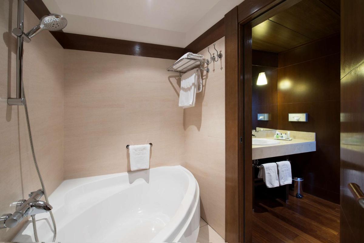 NH Collection Palacio de Burgos