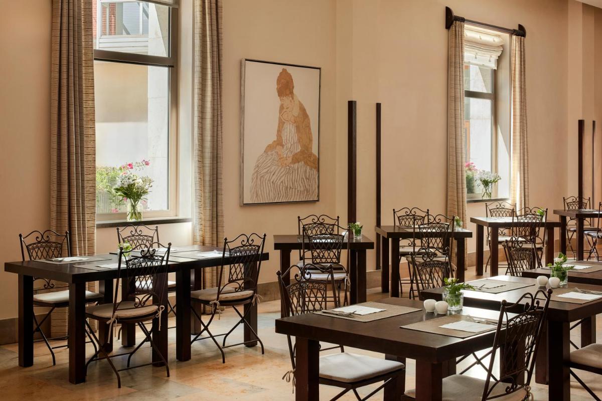 NH Collection Palacio de Burgos