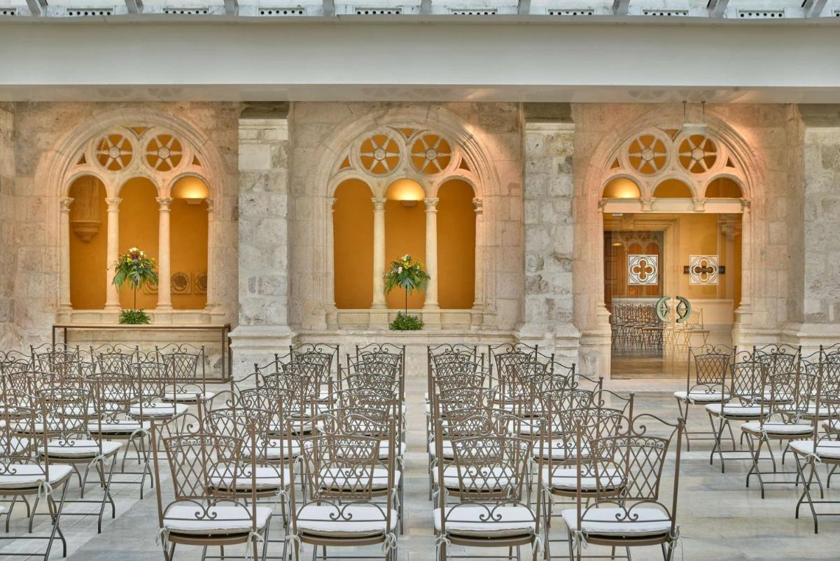 NH Collection Palacio de Burgos