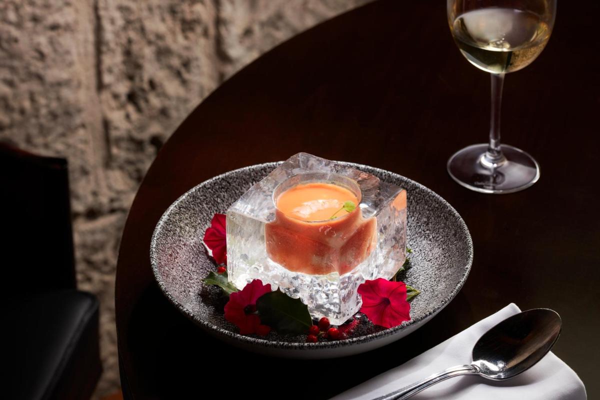 NH Collection Palacio de Burgos