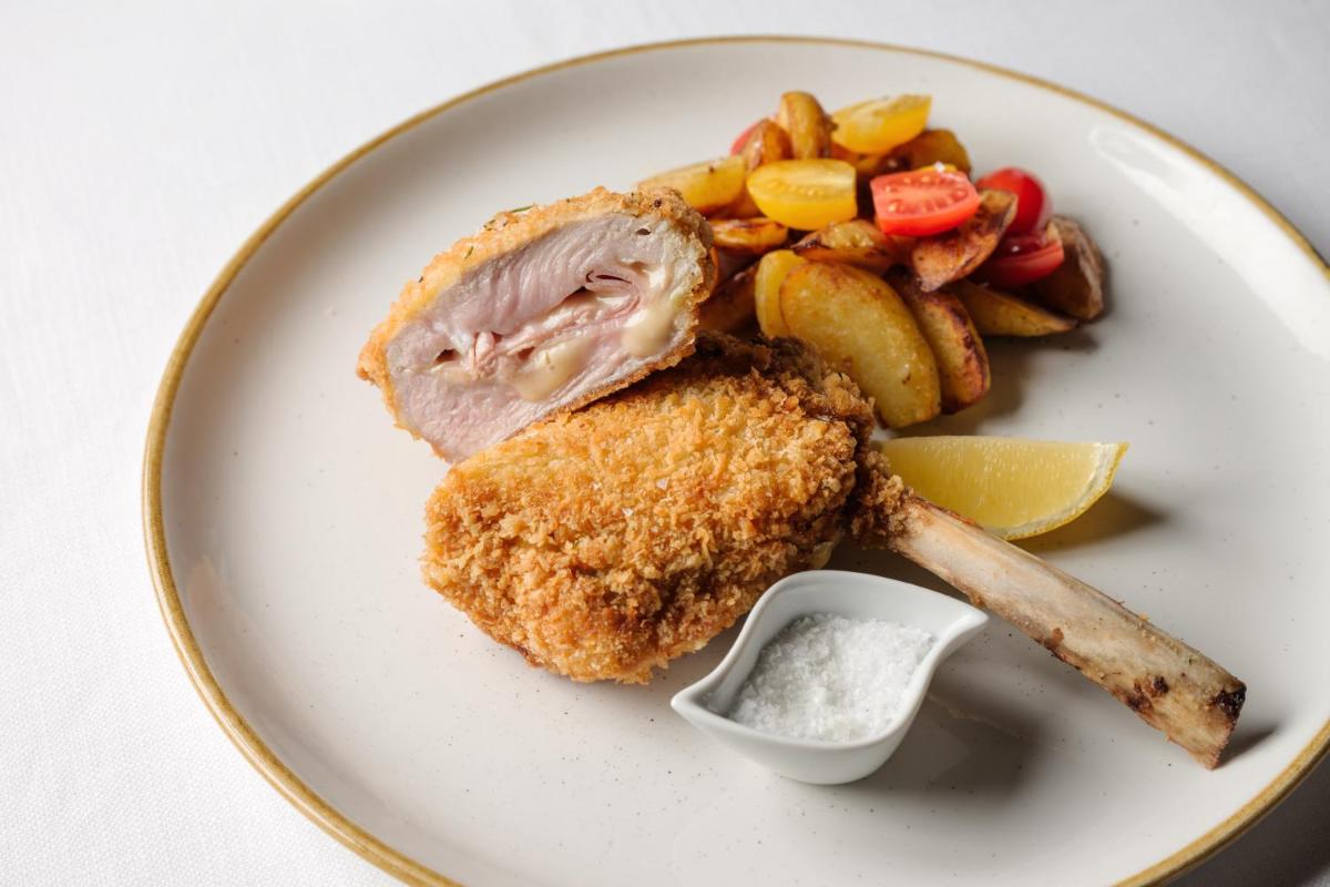 Montana Lodge & Spa, by R Collection Hotels