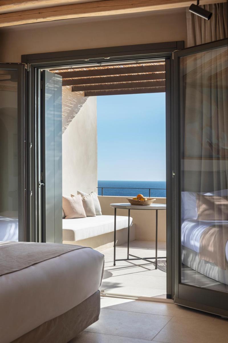 NOS Hotel & Villas