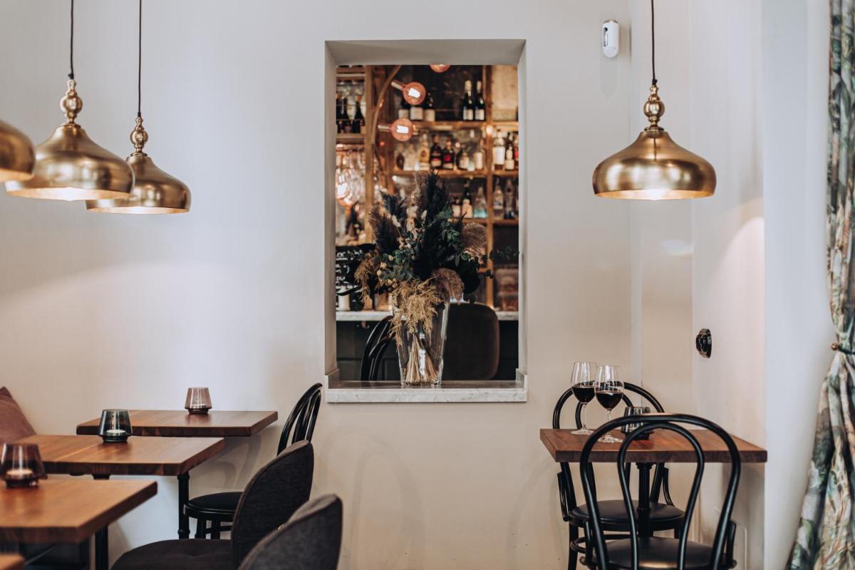 Ocho Suites & Kitchen