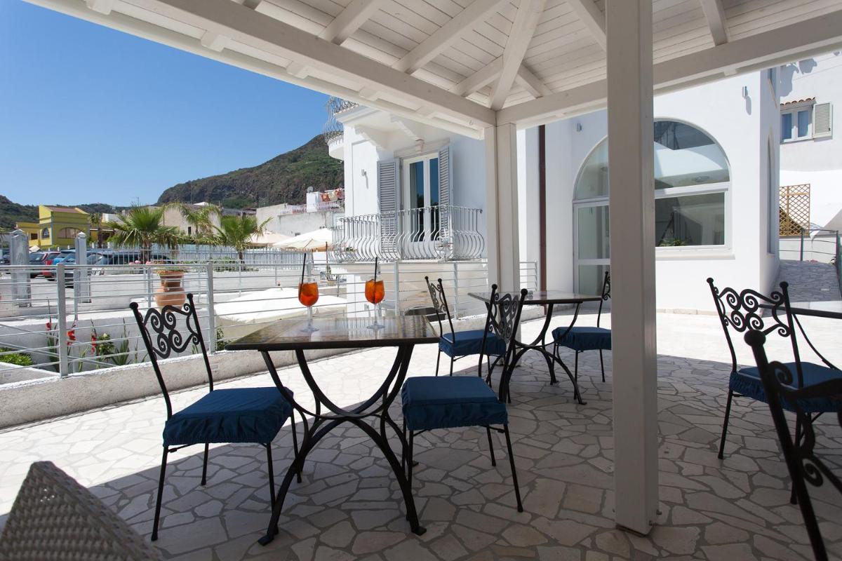 Odysseus Hotel
