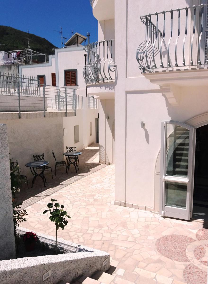 Odysseus Hotel