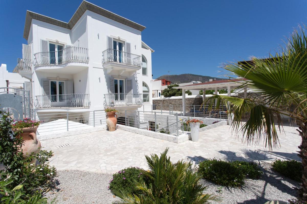 Odysseus Hotel