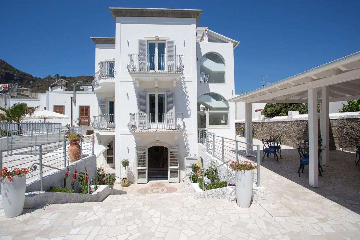 Odysseus Hotel