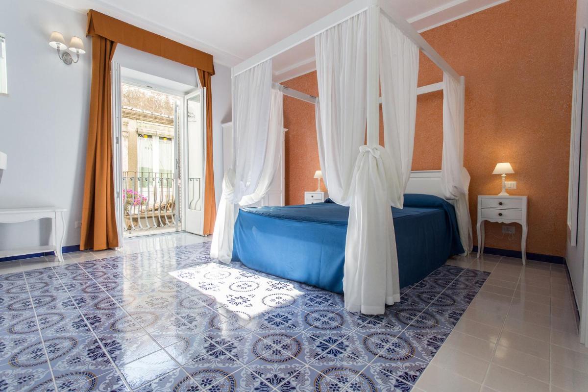 Odysseus Hotel