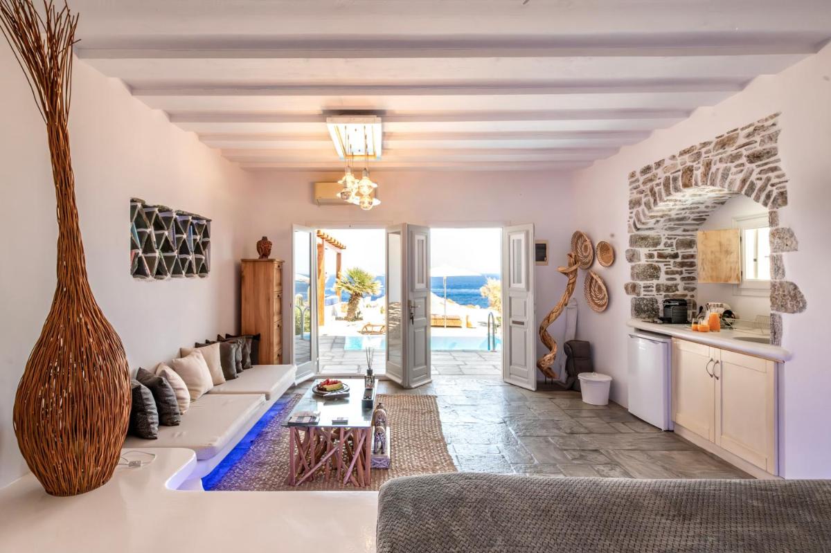 Onar Suites & Villas