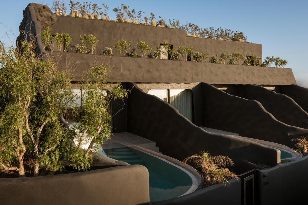 One of One Hotel