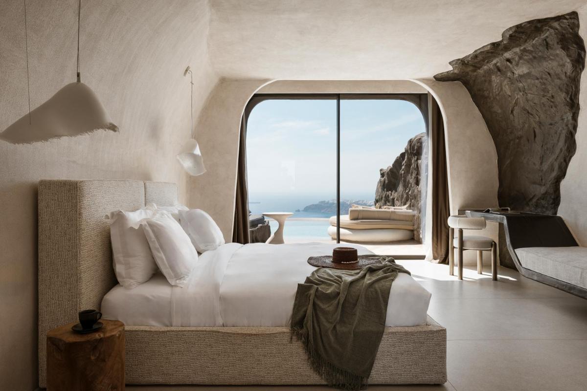 One of One Hotel