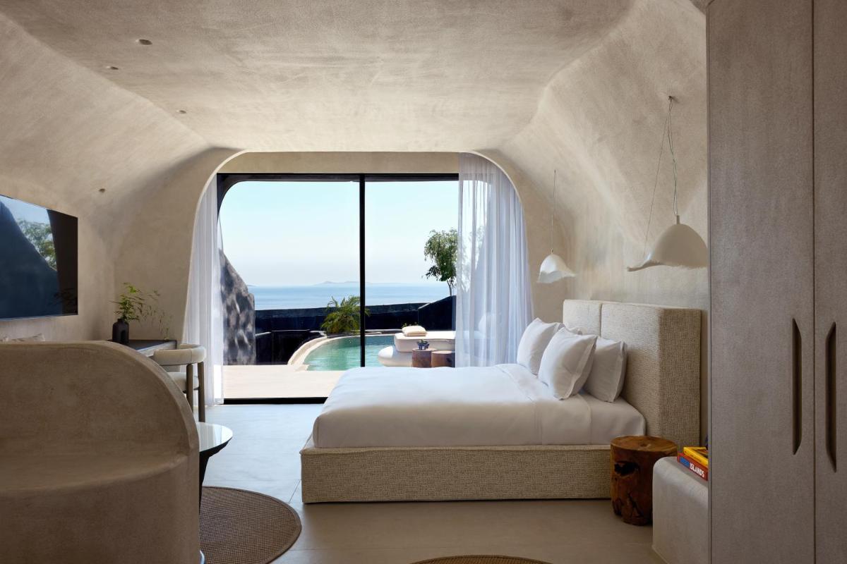 One of One Hotel