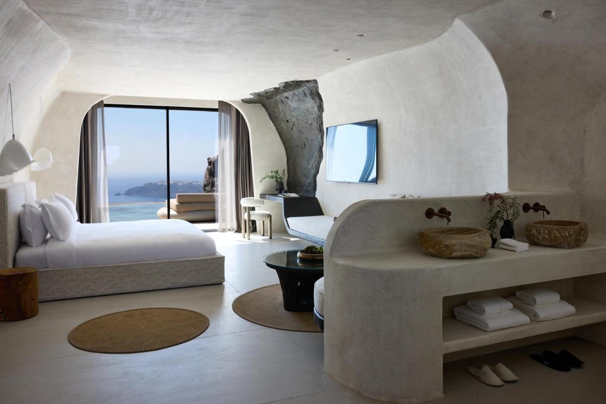 One of One Hotel