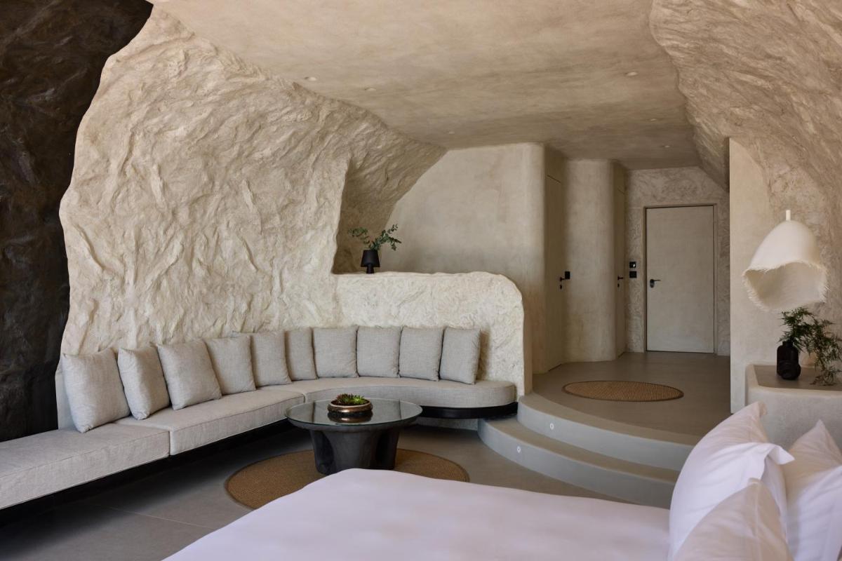 One of One Hotel