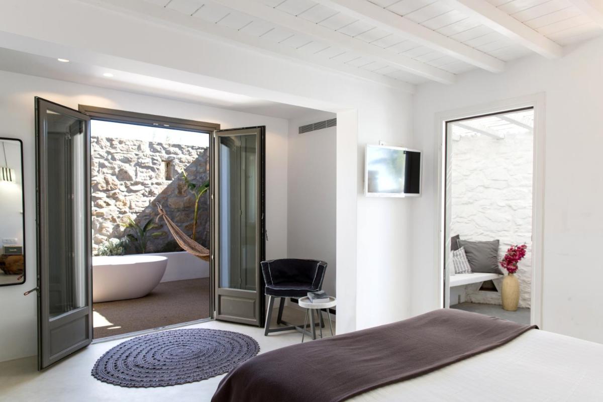 Ostraco Suites