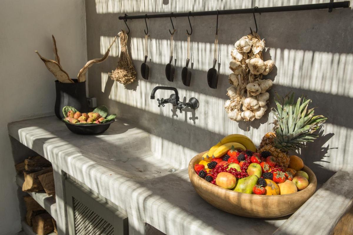 Ostraco Suites