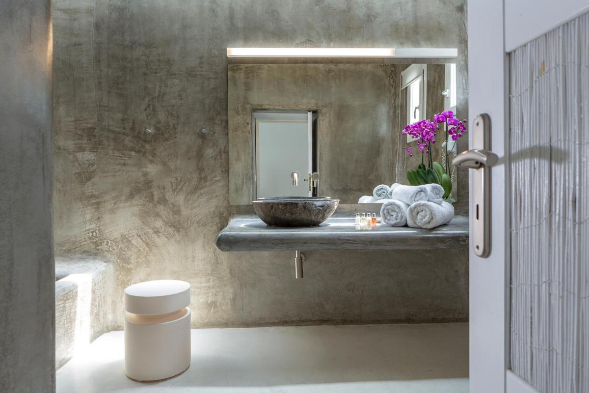 Ostraco Suites