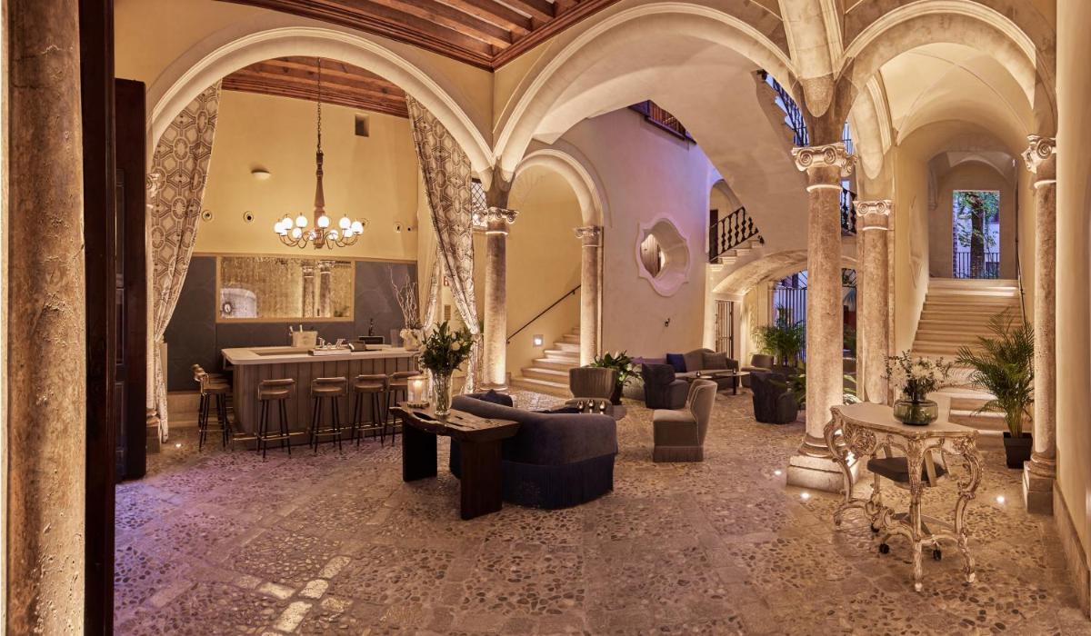 Palacio Can Marqués by Puro