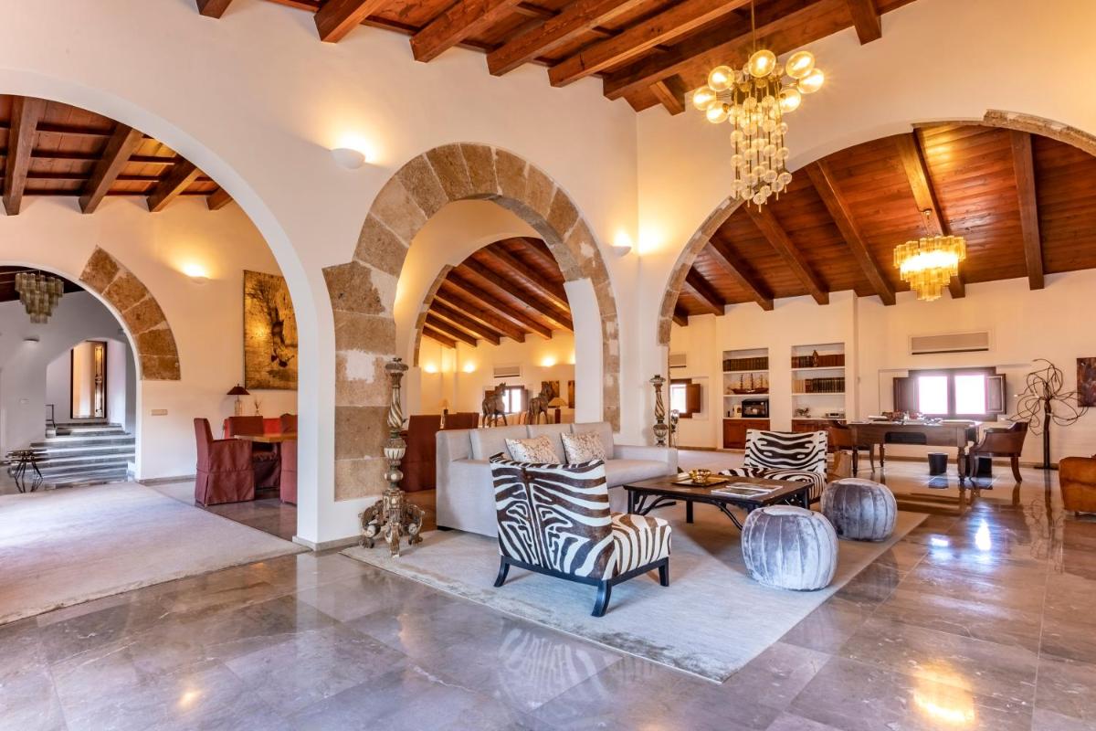 Palacio Can Marqués by Puro