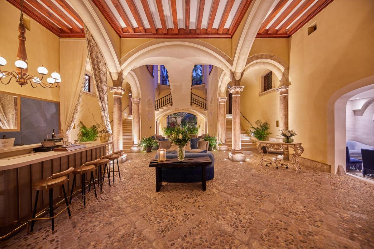 Palacio Can Marqués by Puro