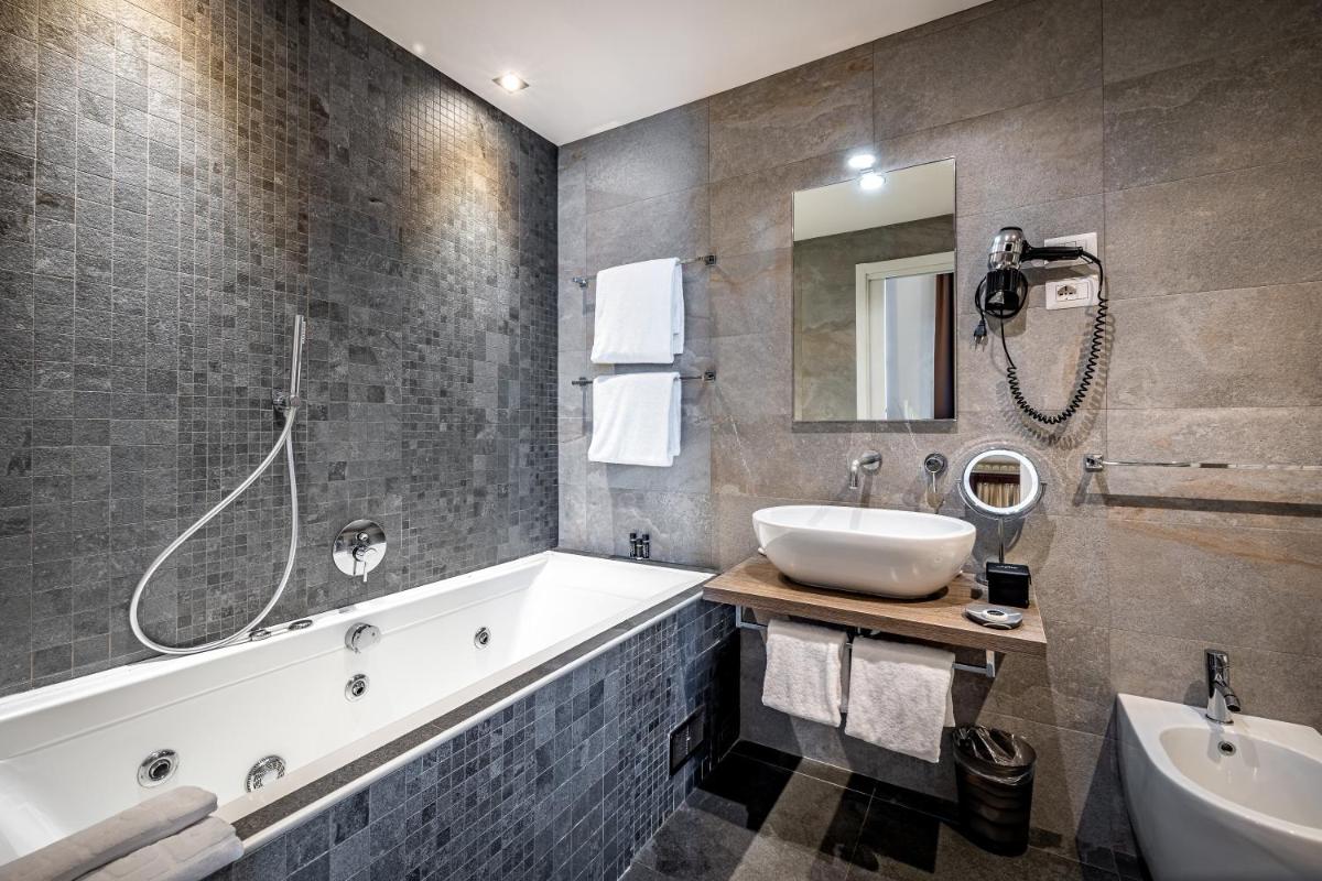 Palazzo Alfieri - Place of Charme