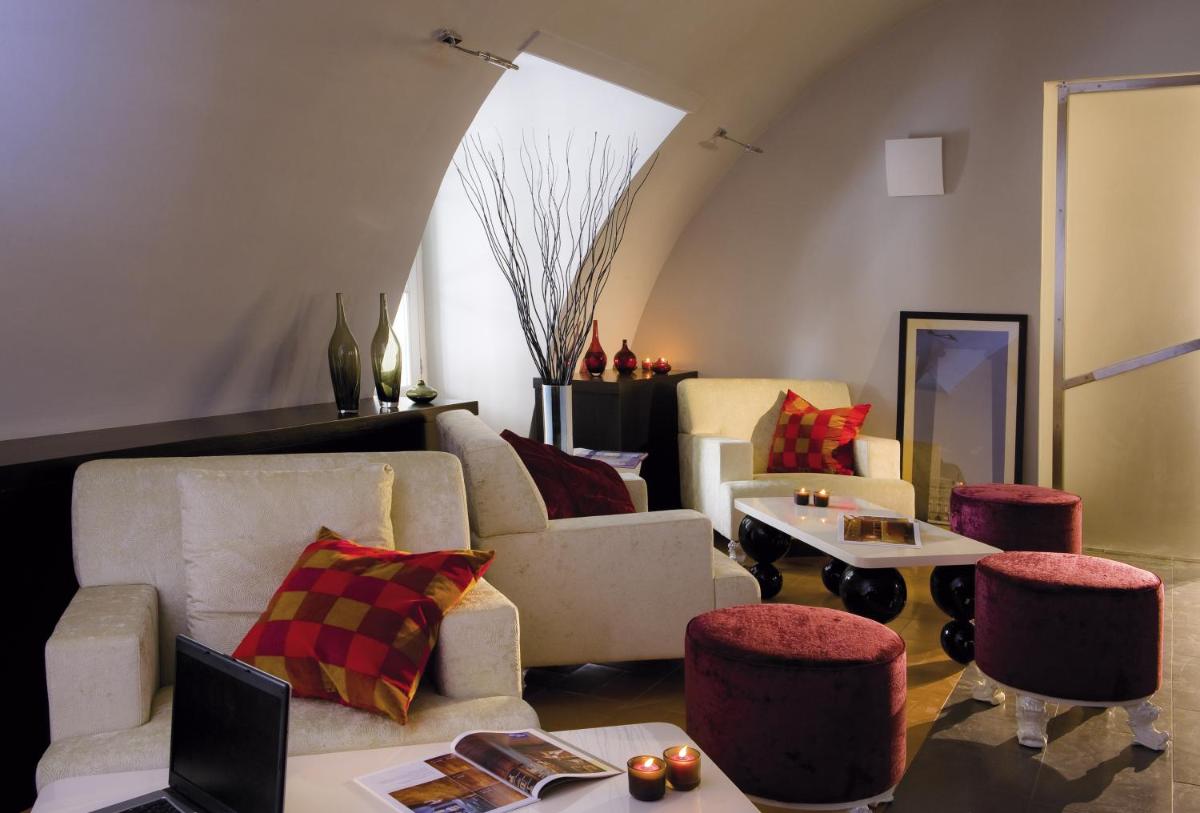 Palazzo Caracciolo Naples