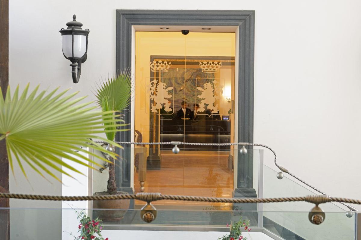 Palazzo Caracciolo Naples