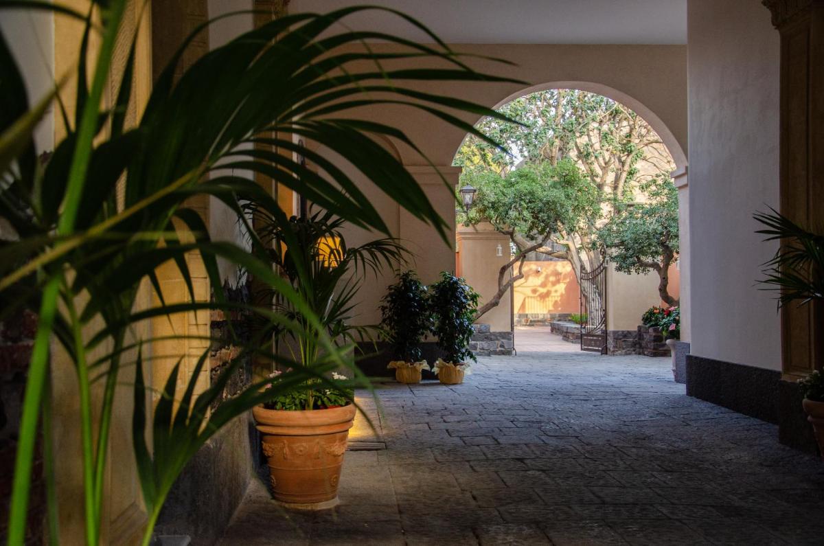 Palazzo Fiammingo Rooms