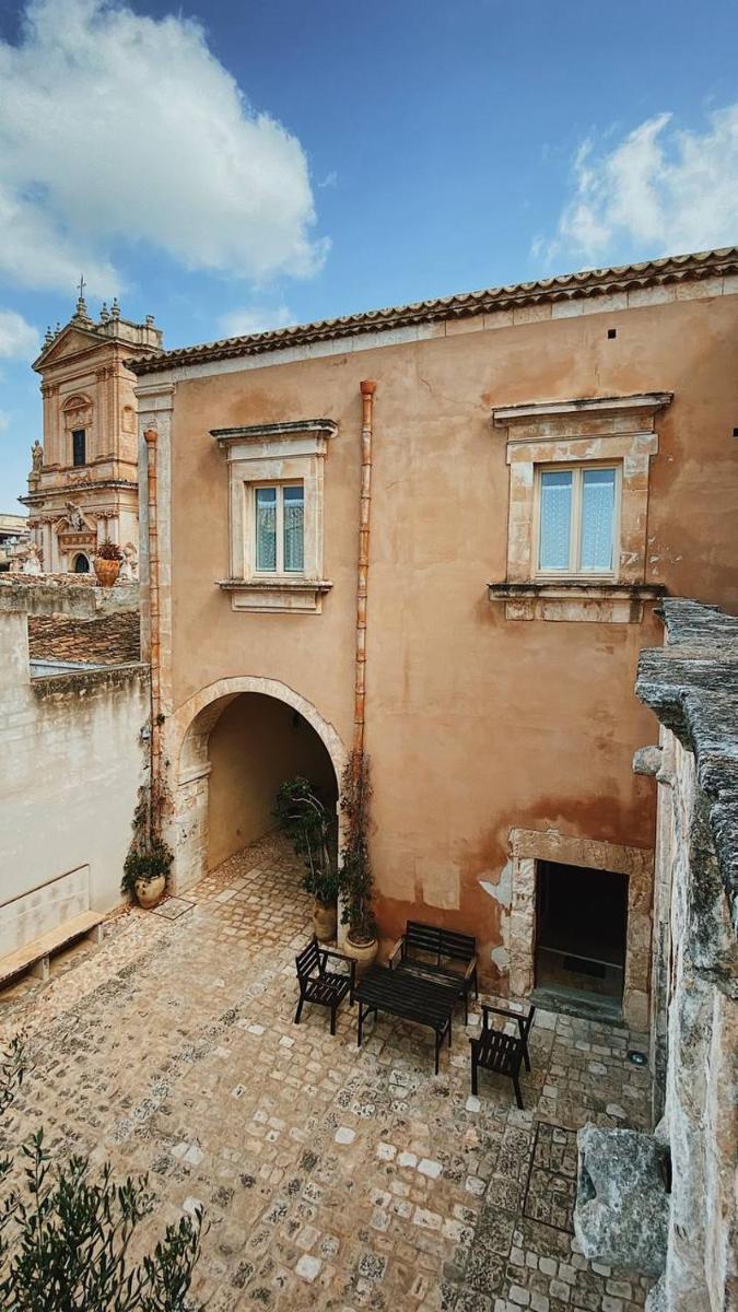 Palazzo Gambuzza