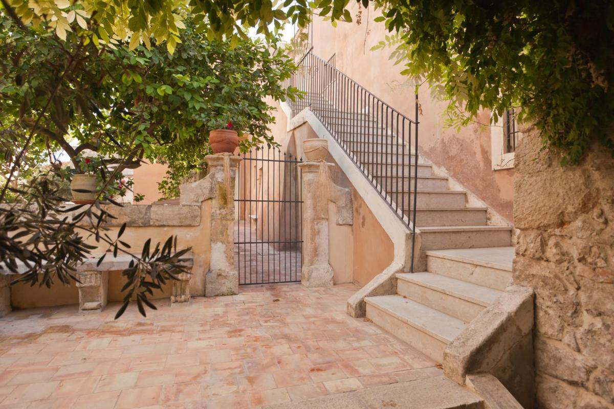 Palazzo Gambuzza