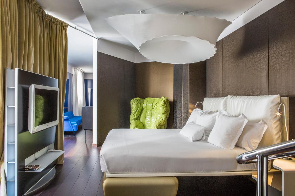 Palazzo Matteotti, The Dedica Anthology, Autograph Collection