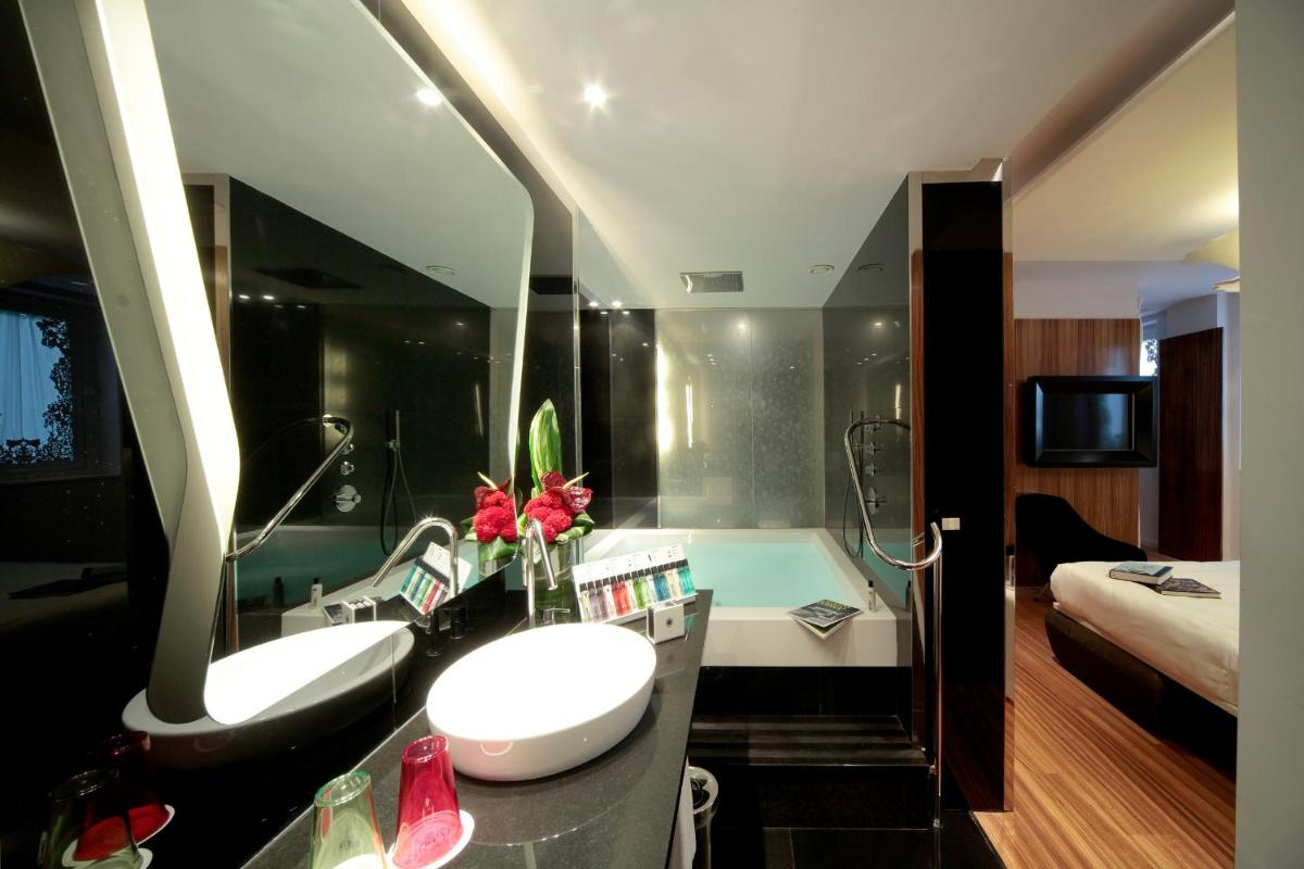 Palazzo Matteotti, The Dedica Anthology, Autograph Collection