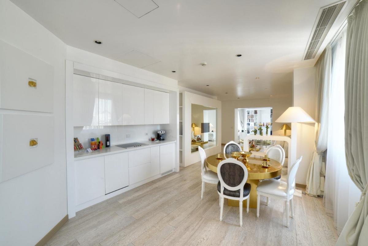 Palazzo Matteotti, The Dedica Anthology, Autograph Collection