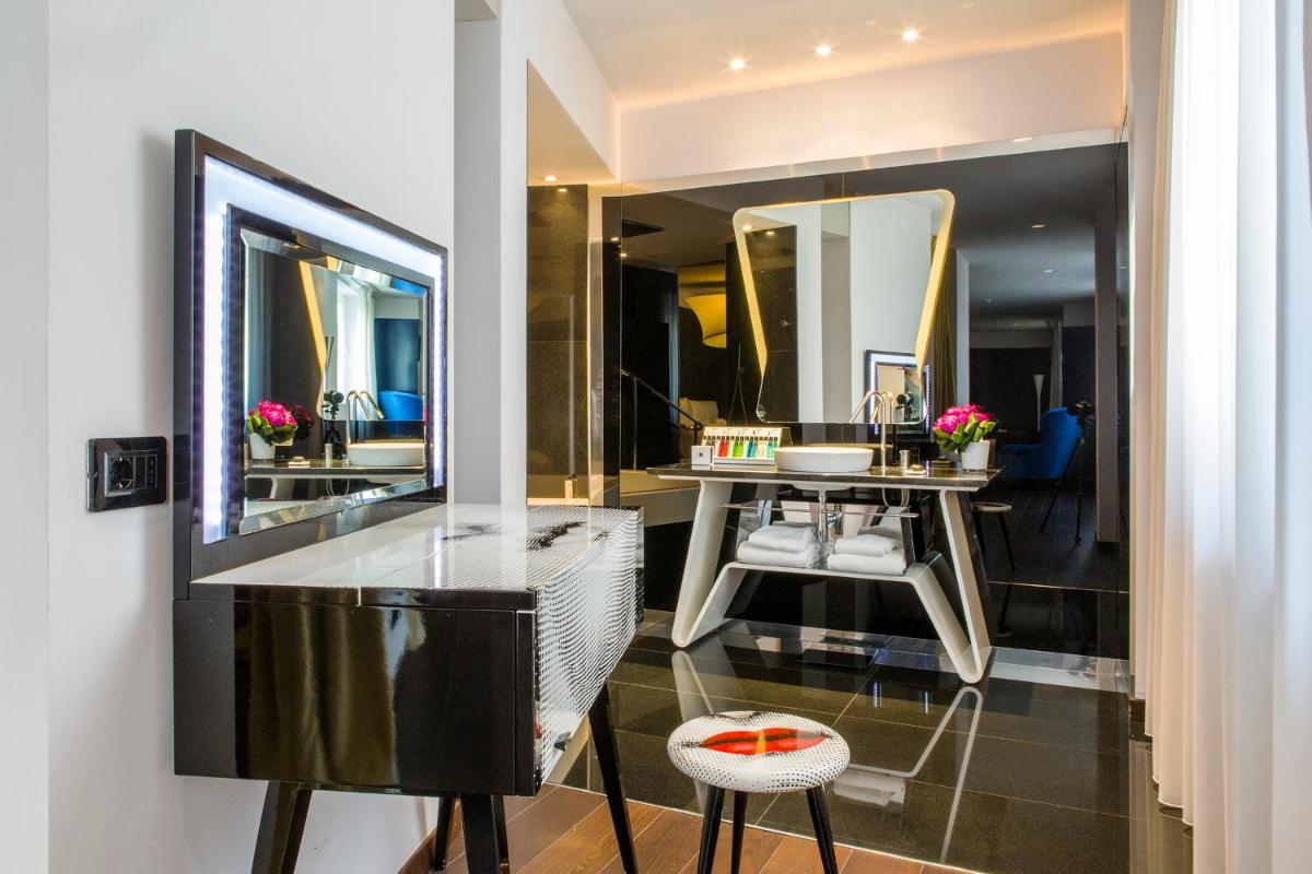 Palazzo Matteotti, The Dedica Anthology, Autograph Collection